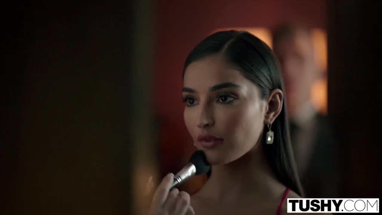 Bucetas deliciosa morena gostosa rebolando antes de sentar no pau