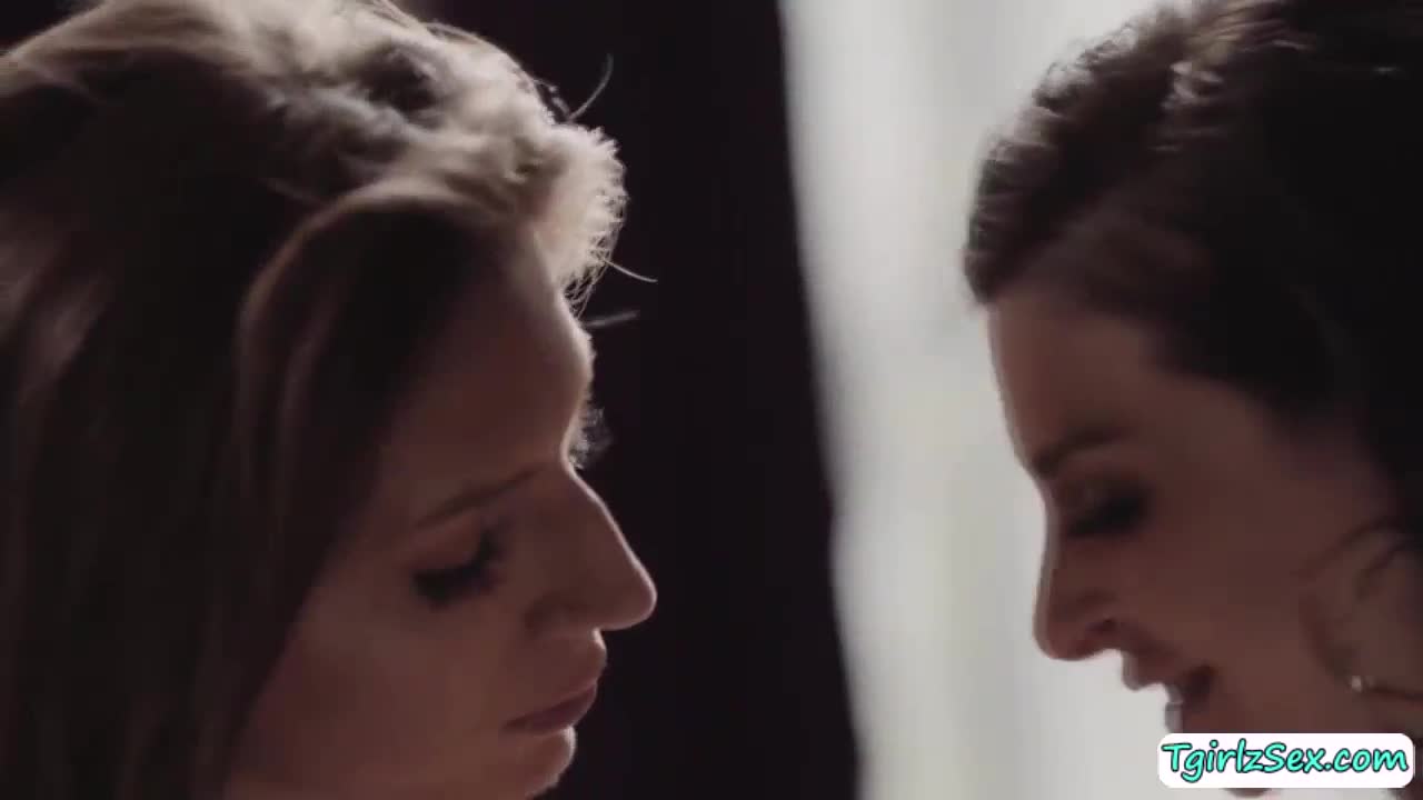 Bucetona gorda chupando peitões e transando sem parar