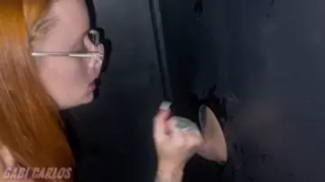 Chupando bucetinha deliciosa e gozando na boca quente da ruiva safada