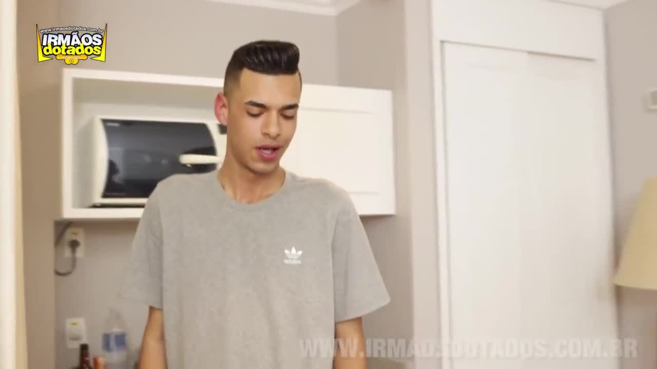 Fodas boa de novinho dotado arregaçando o cu do parceiro