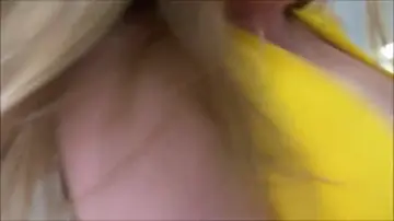 Gostosas loiras nuas arrebentando a buceta e gemendo loucamente de prazer