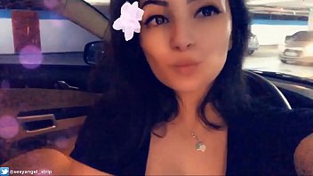 Novinha Gordinha explodindo de tesão na webcam