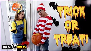 Sexo videos depravação selvagem com novinha no halloween