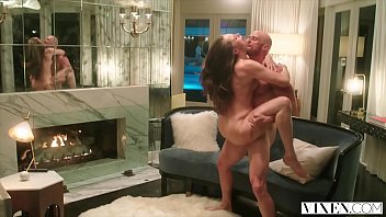 PornoDoido com moreninha sensual e provocante