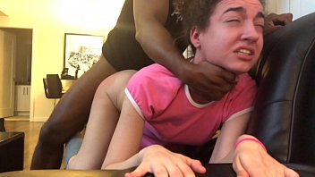 Sexo orgia com novata adorável recebendo intensa penetração anal